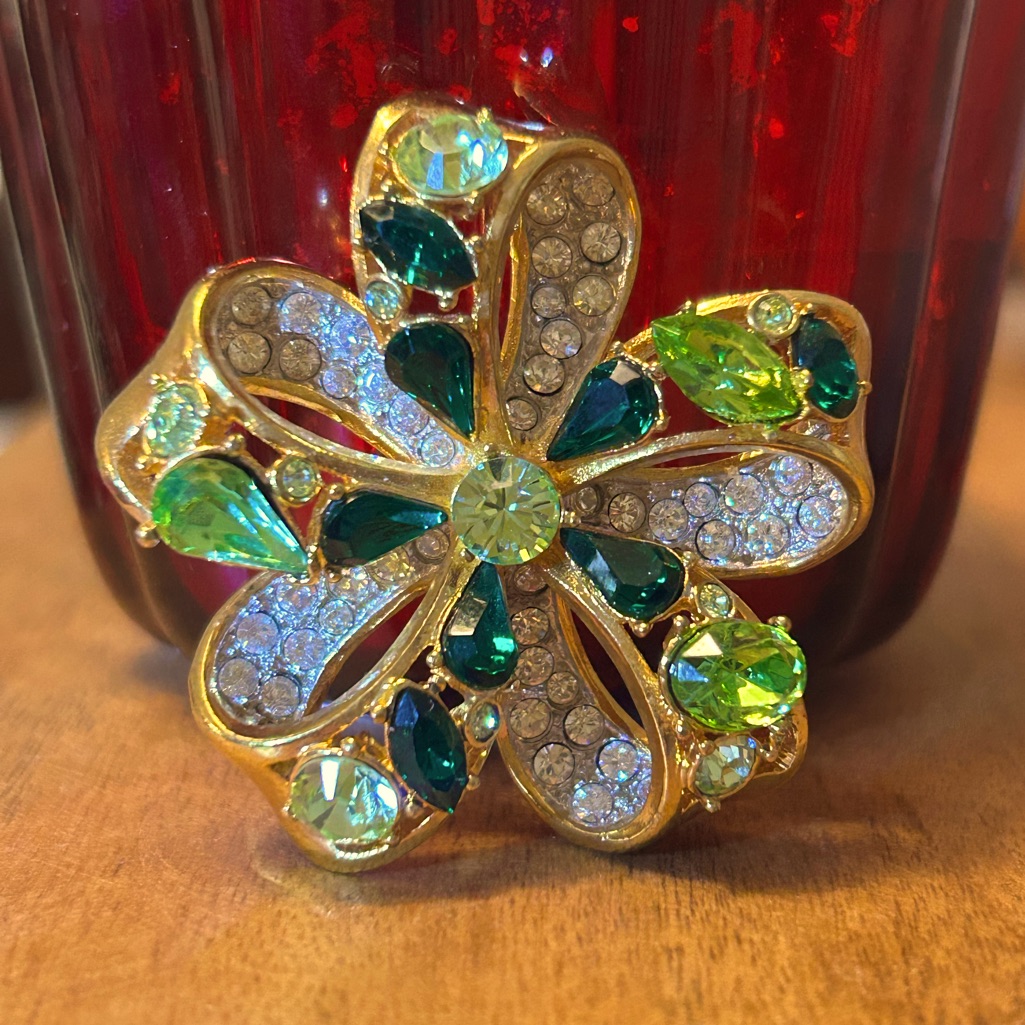 Stunning Nolan Miller Bow Brooch 79$